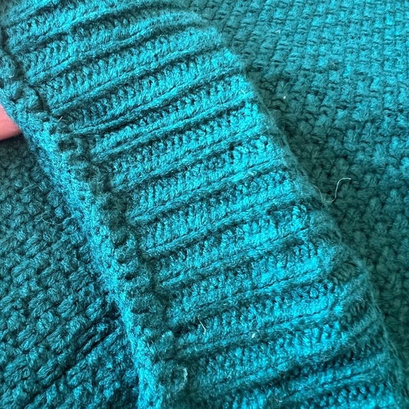 Emerald Green jewel tone Knit long sleeve Sweater size large with smocked neck - Picture 7 of 7